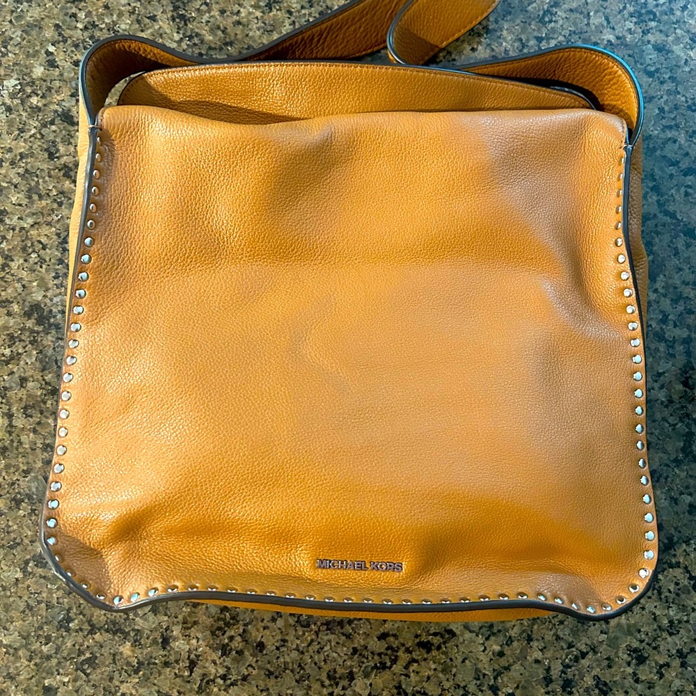 MICHAEL KORS ASTOR 30T6SATH3L ACORN
LG HOBO LEATHER NWT and bag